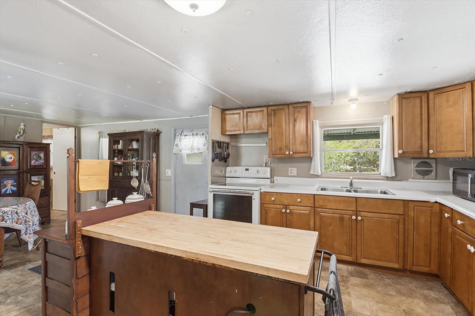 LEISURE RETREATS - Residential