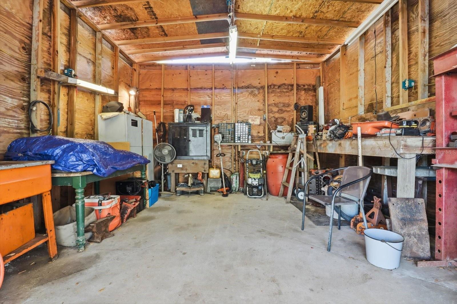 LEISURE RETREATS - Residential