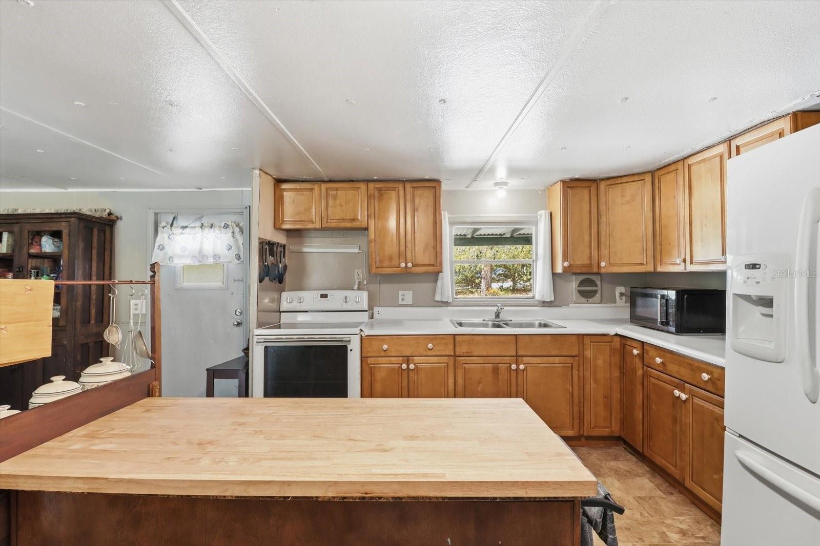 LEISURE RETREATS - Residential