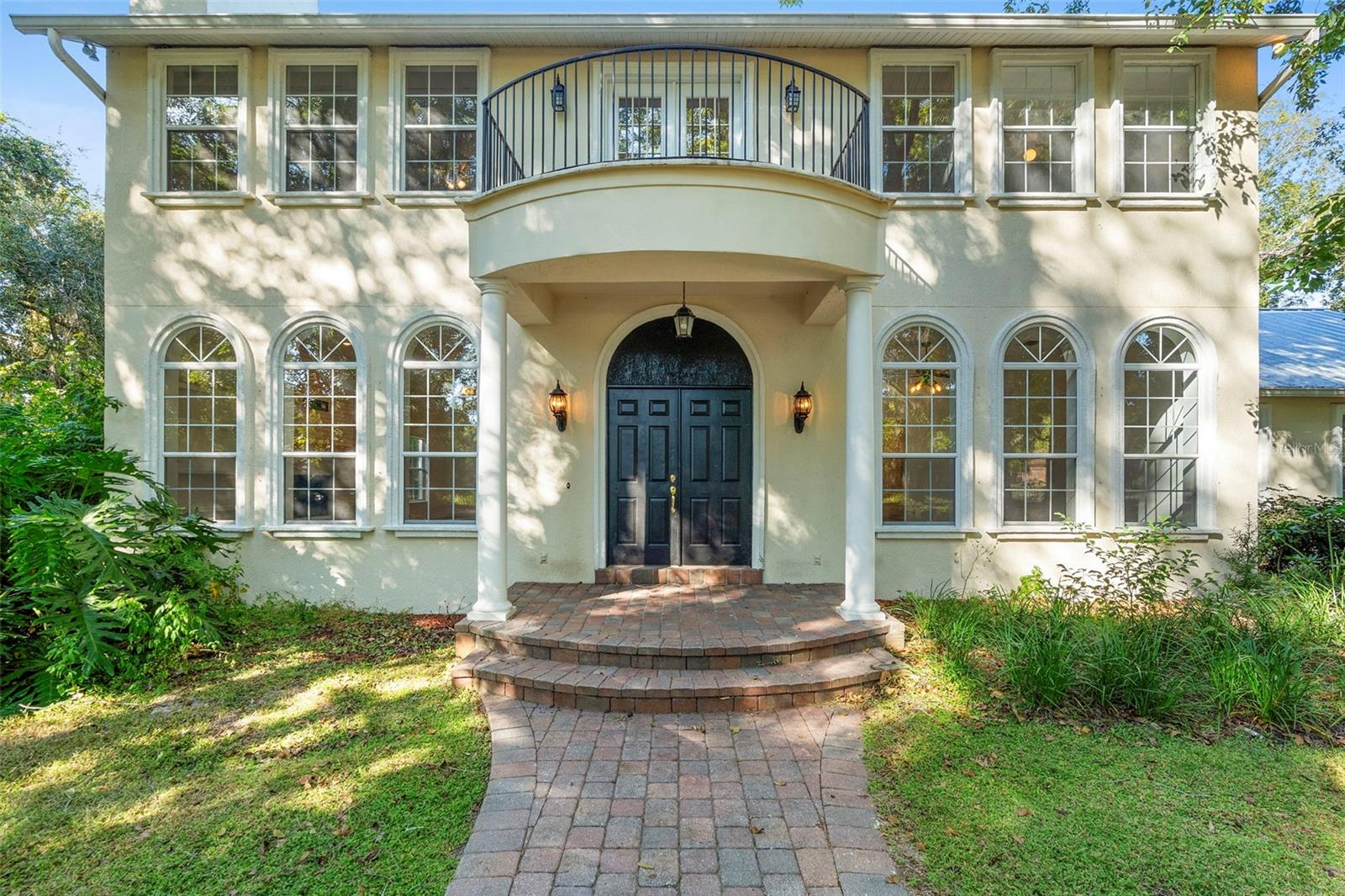 RUNNYMEDE NORTH HALF TOWN OF - Residential