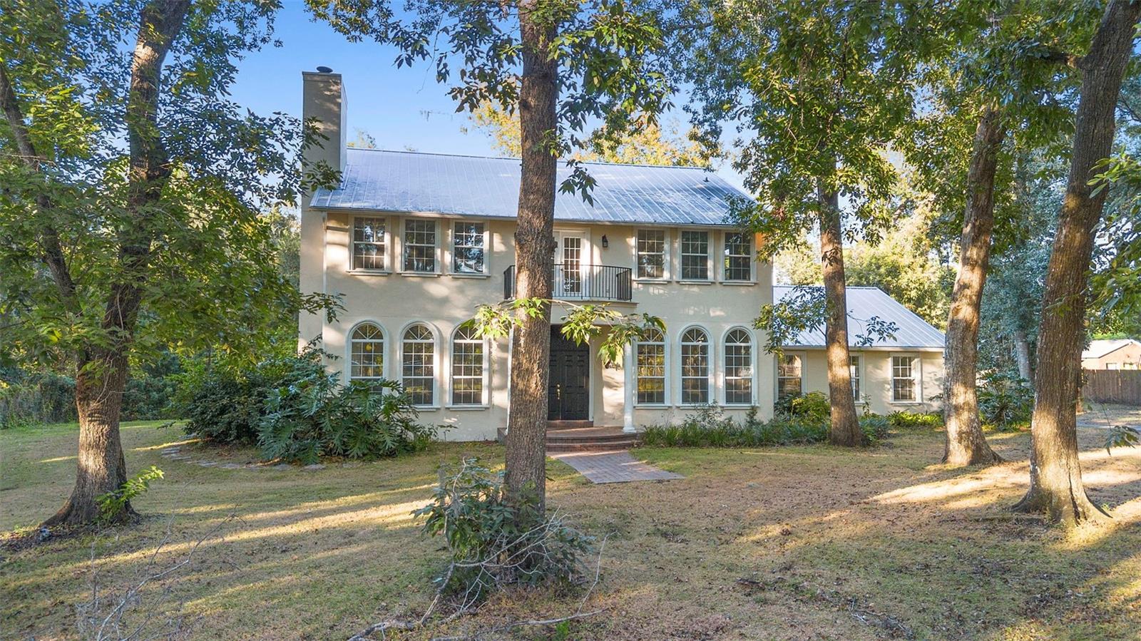 RUNNYMEDE NORTH HALF TOWN OF - Residential