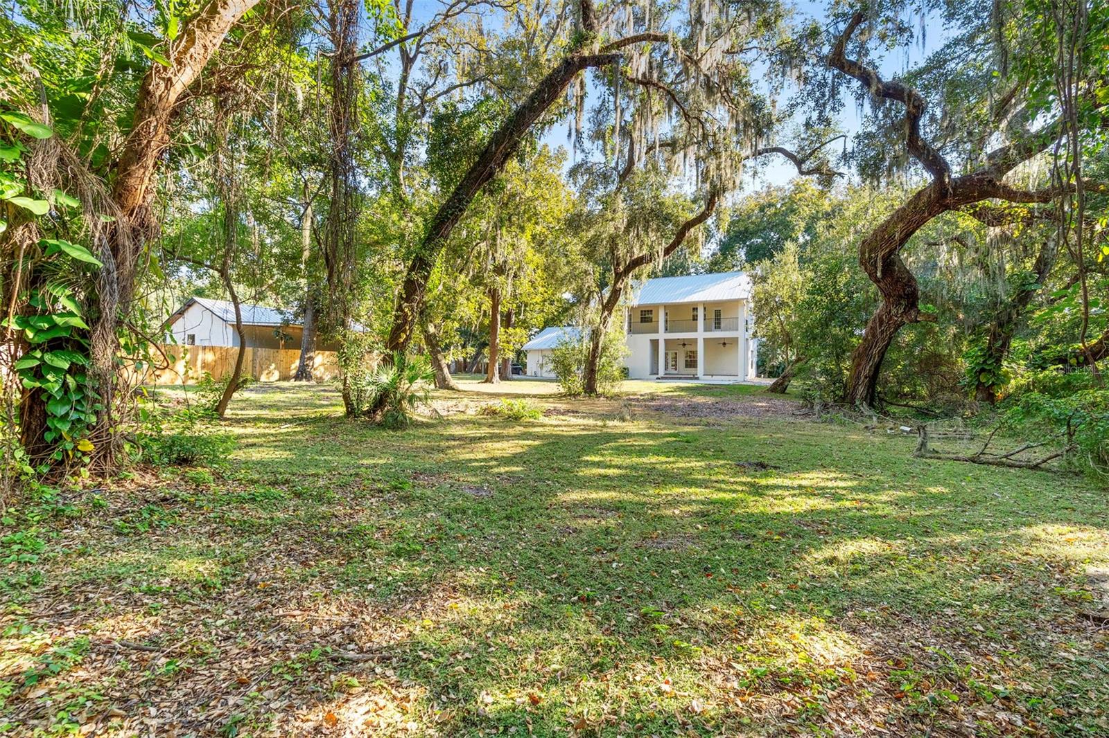 RUNNYMEDE NORTH HALF TOWN OF - Residential