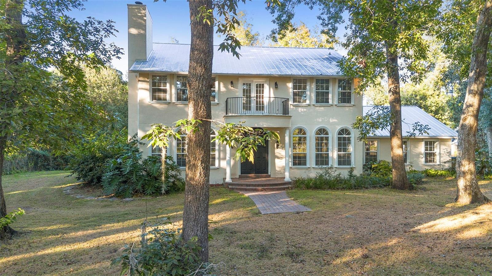 RUNNYMEDE NORTH HALF TOWN OF - Residential