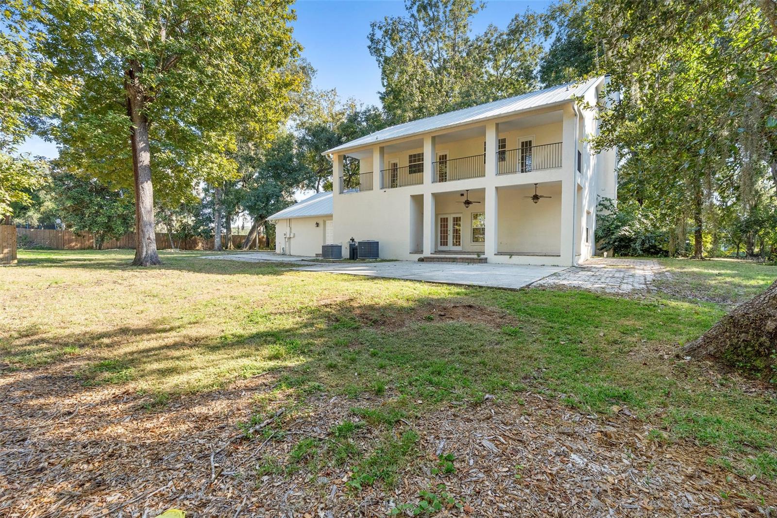 RUNNYMEDE NORTH HALF TOWN OF - Residential