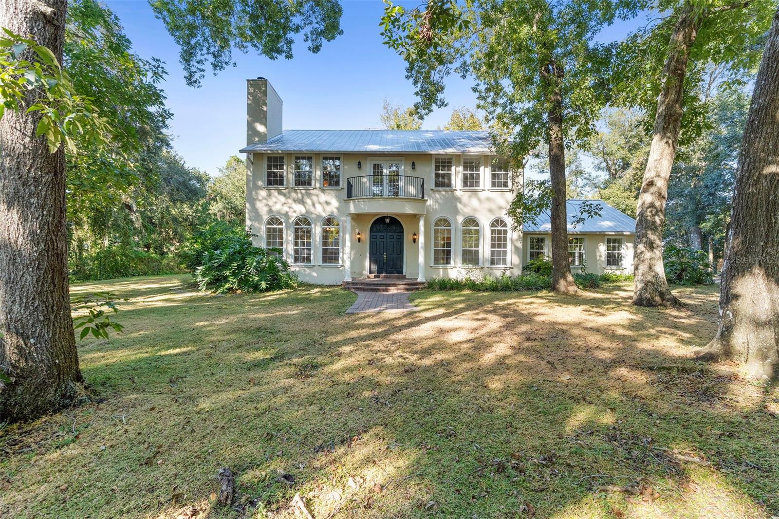 RUNNYMEDE NORTH HALF TOWN OF - Residential