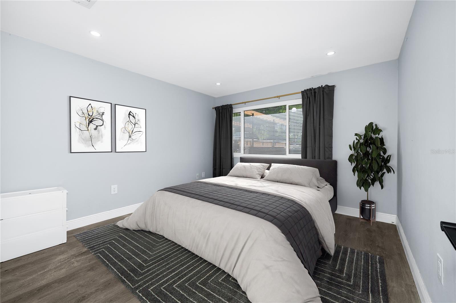 BIVENS LAKE ESTATE S - Residential
