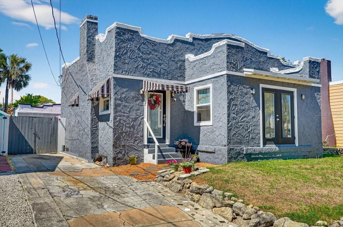 112 S OLEANDER AVENUE