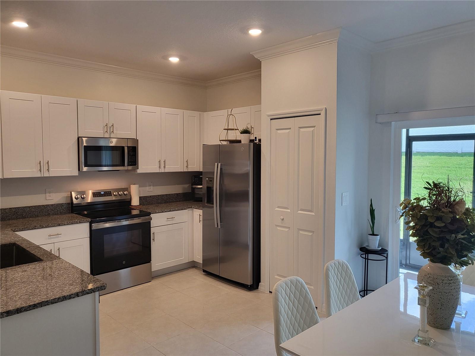 ABBOTT SQUARE PH 2 - Residential Lease