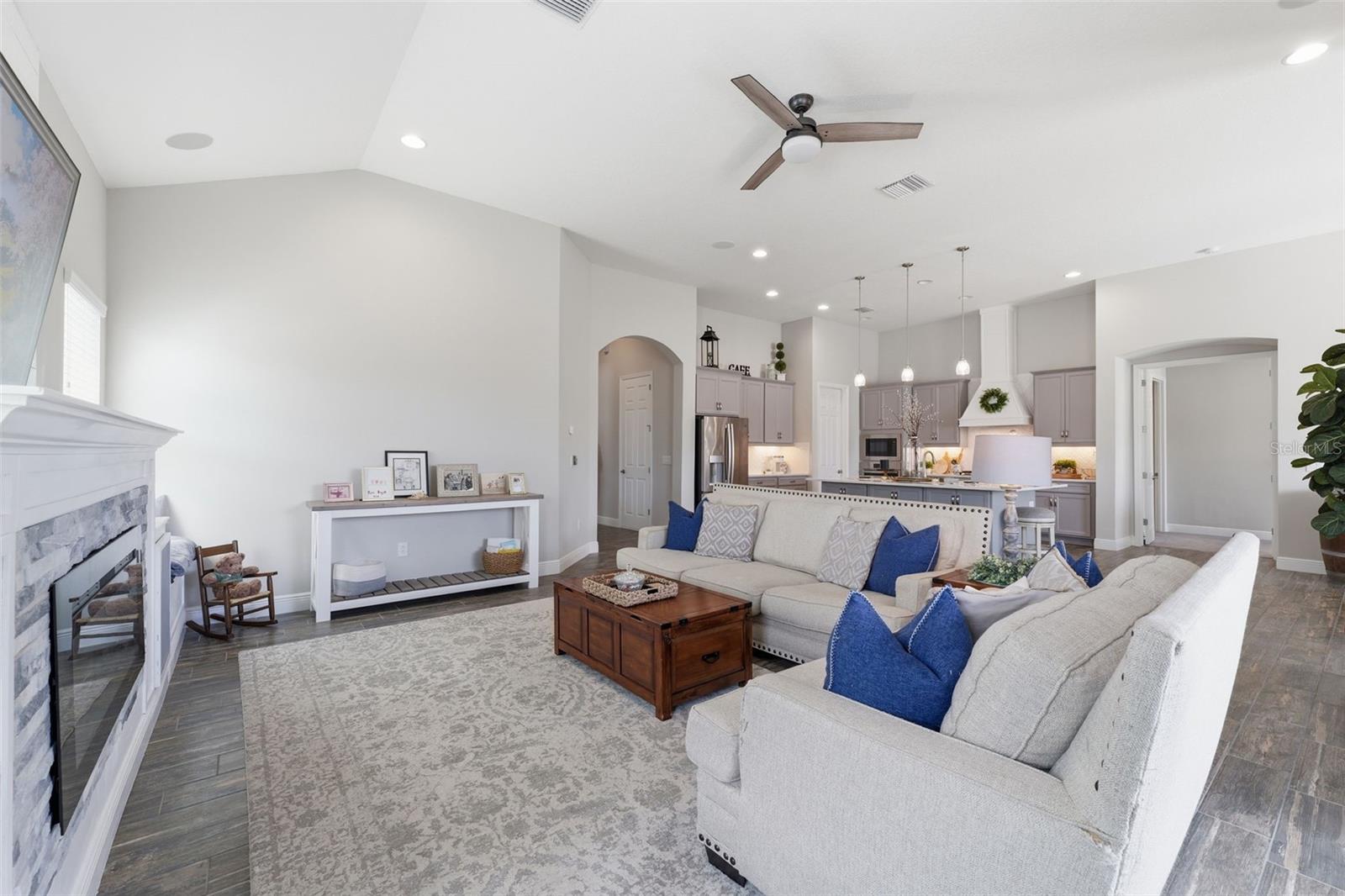 LAKESHORE RANCH PH I - Residential