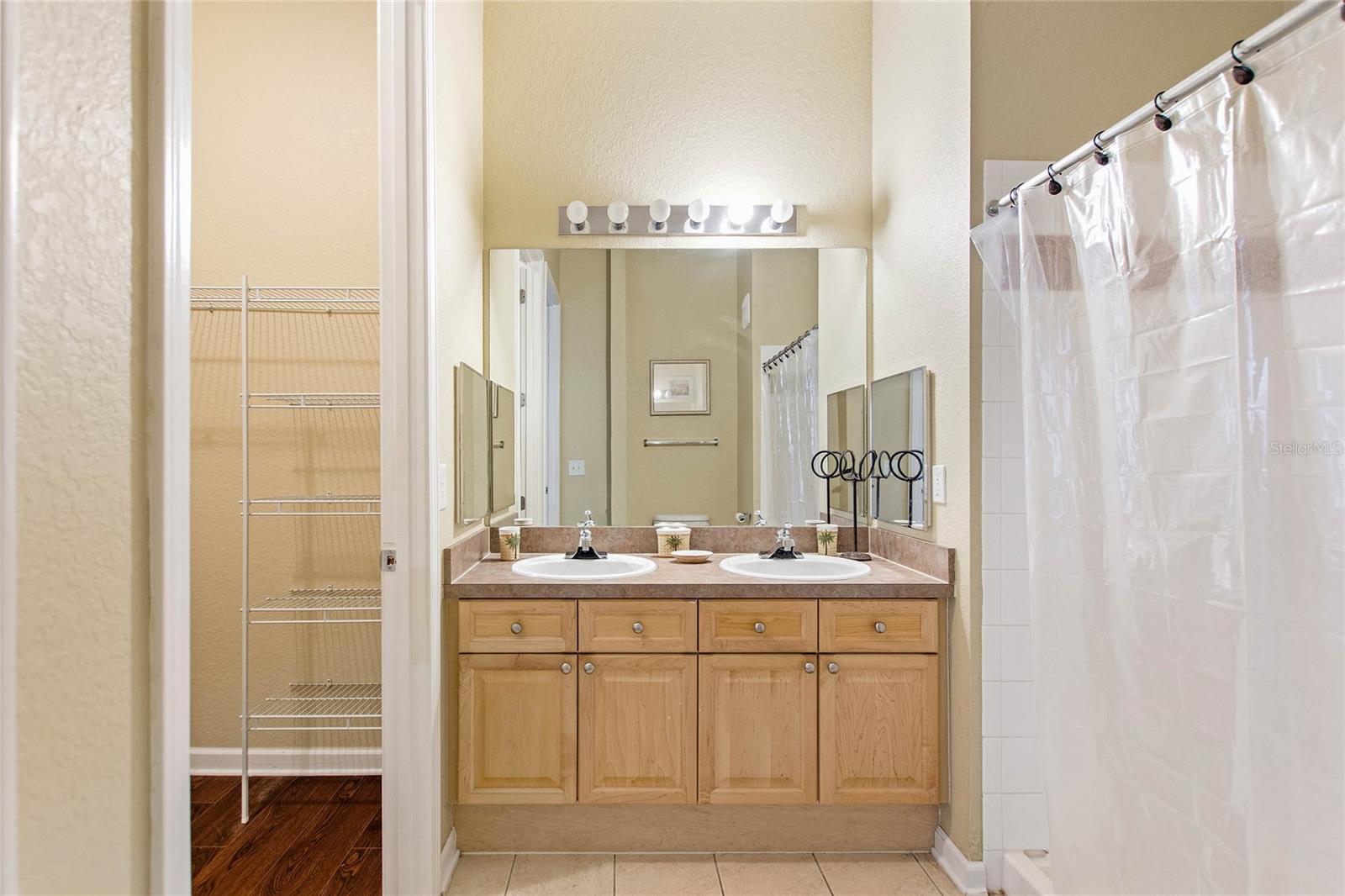 TERRACE RIDGE AT TOWN CENTER EAST CONDO - Residential Lease