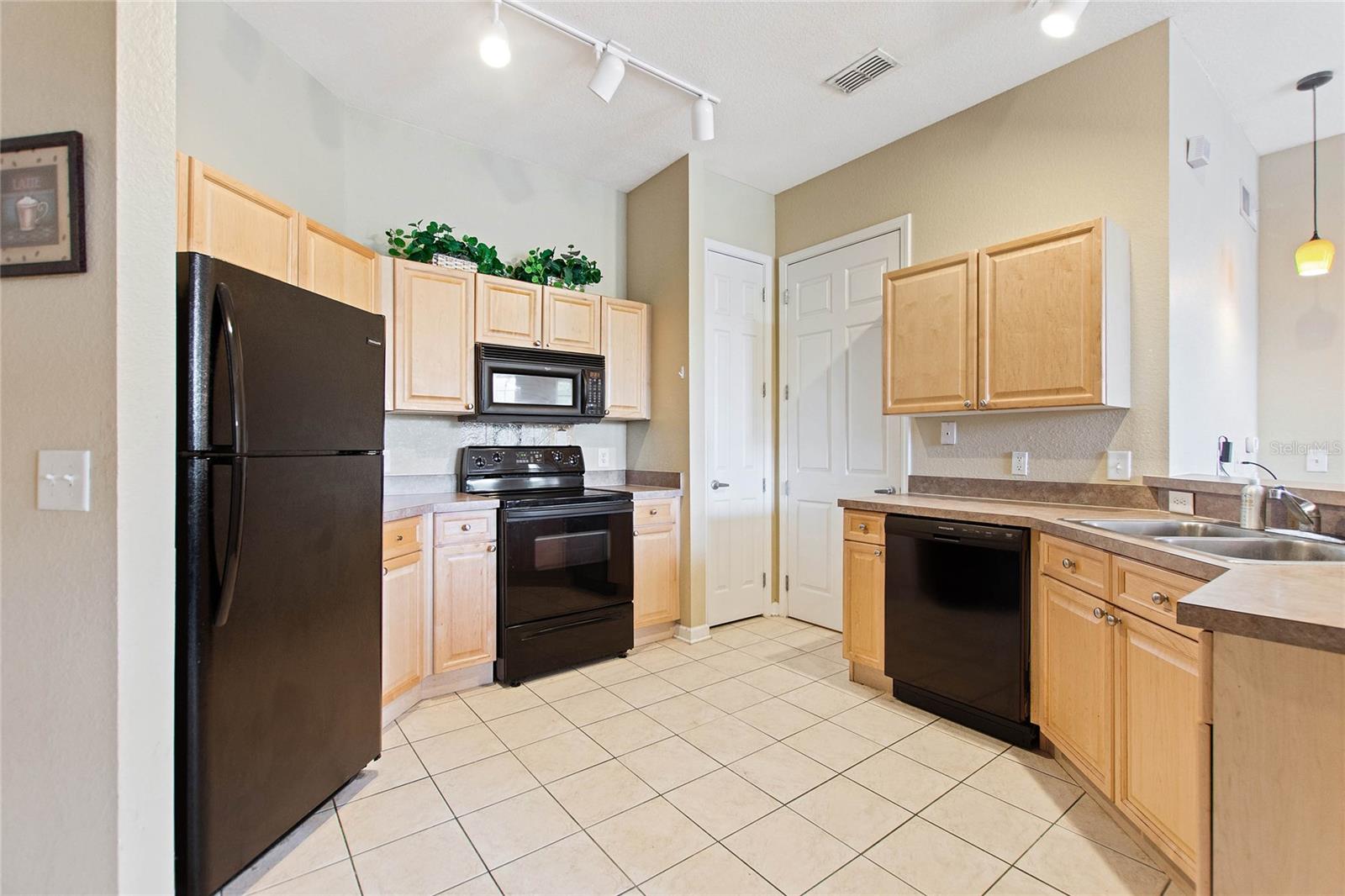 TERRACE RIDGE AT TOWN CENTER EAST CONDO - Residential Lease