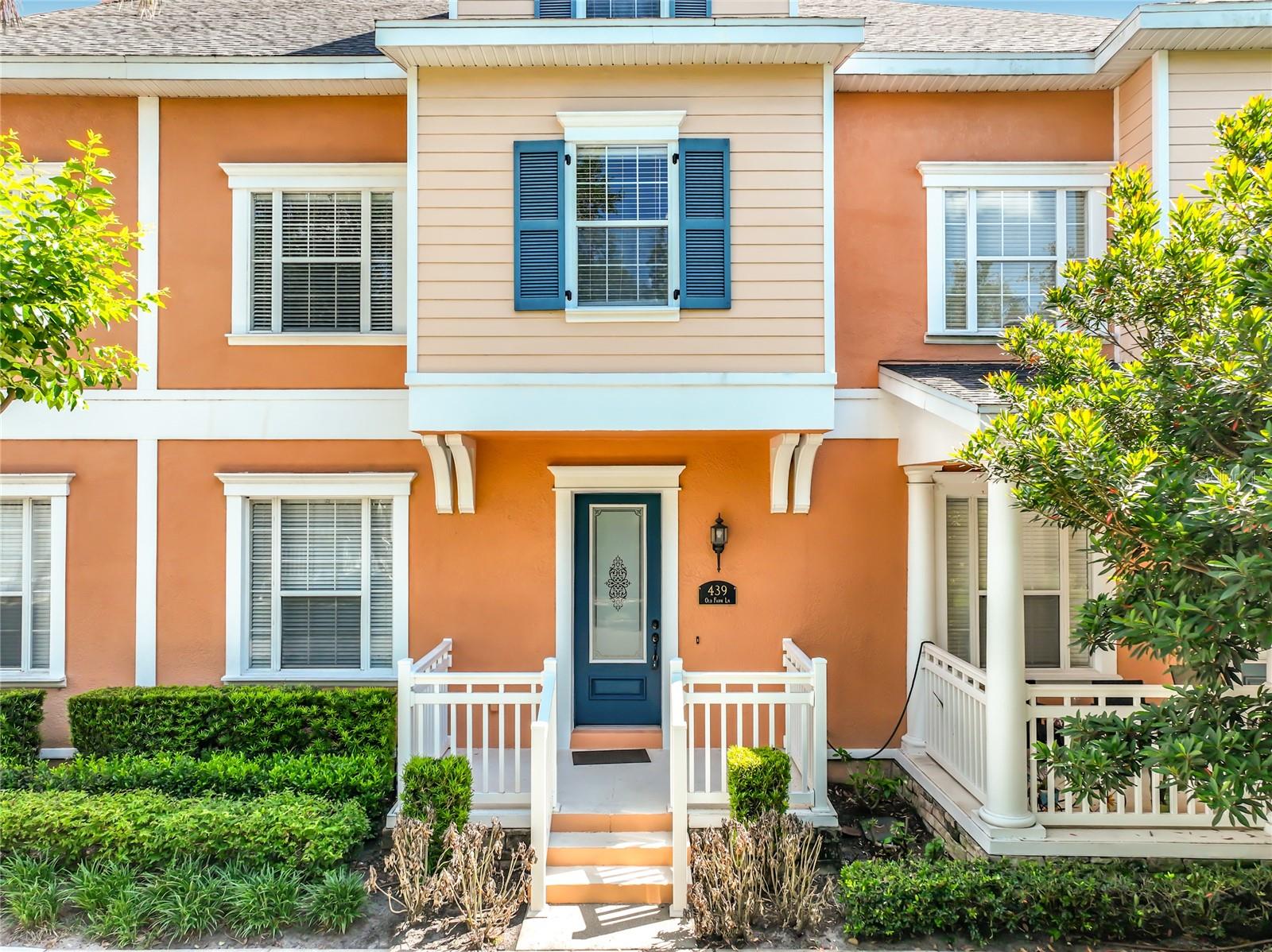 439 OLD FARM LN