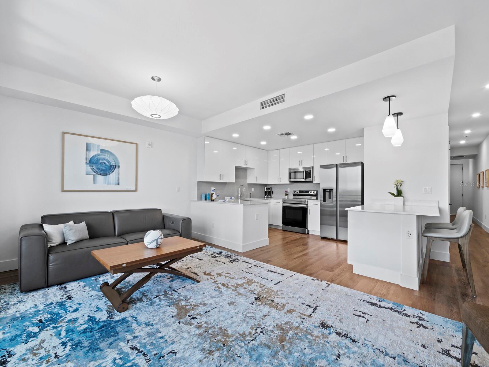 1709 N TAMIAMI TRAIL 525