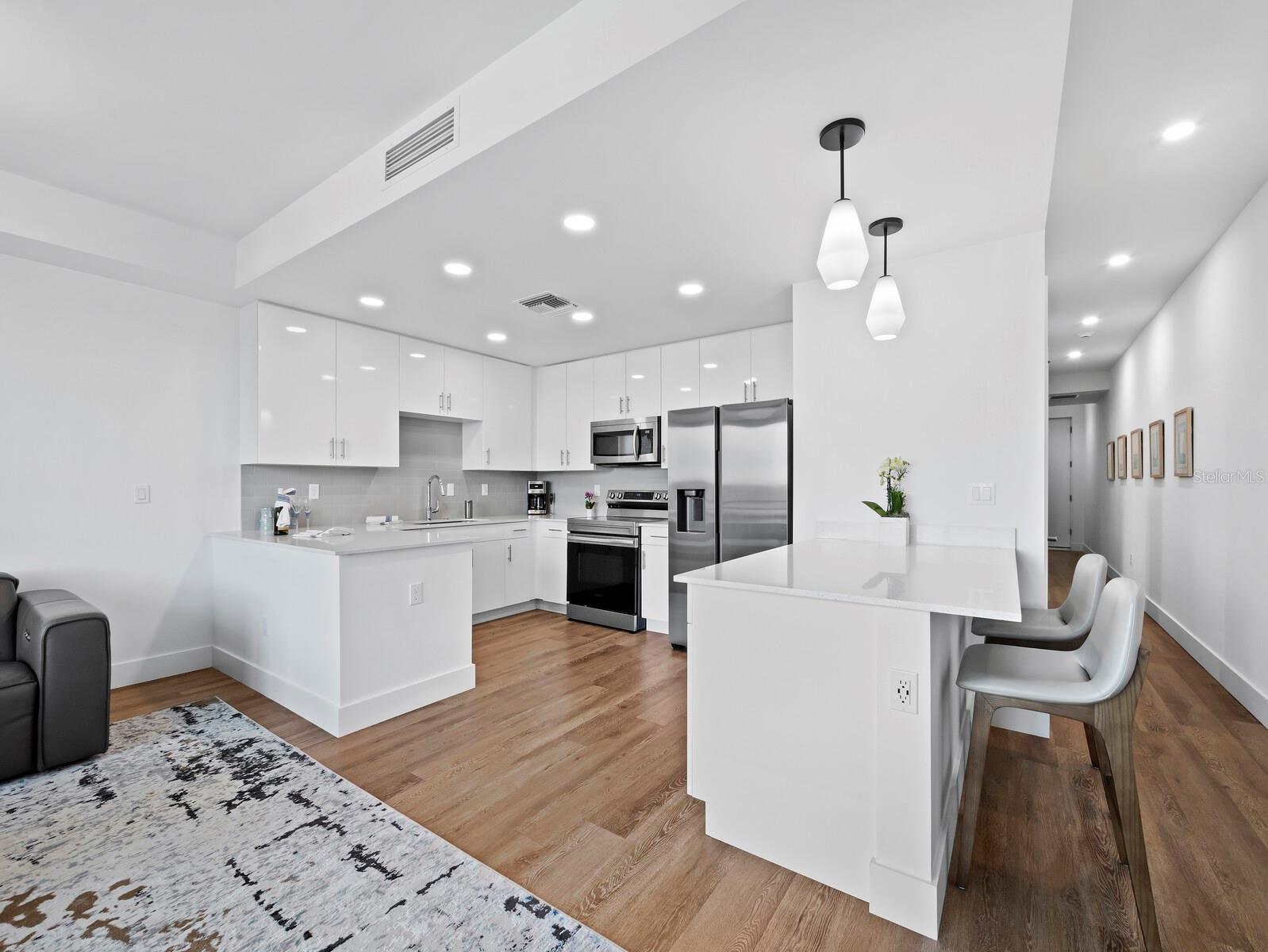 1709 N TAMIAMI TRAIL 525