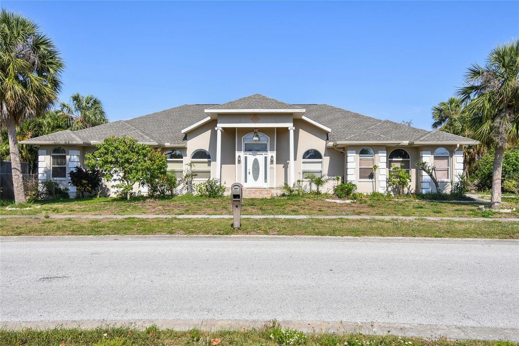Photo of 284 Peninsula Avenue, Tarpon Springs, FL 34689 (MLS # TB8375093)