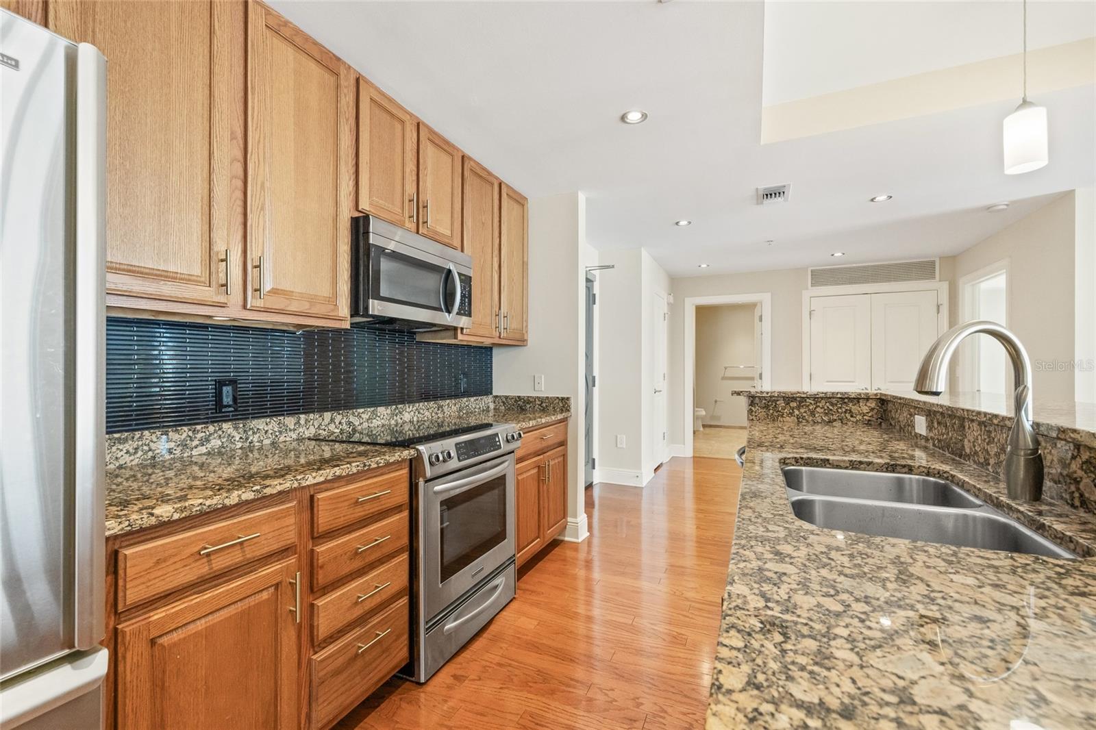 VENTANA A CONDO - Residential Lease