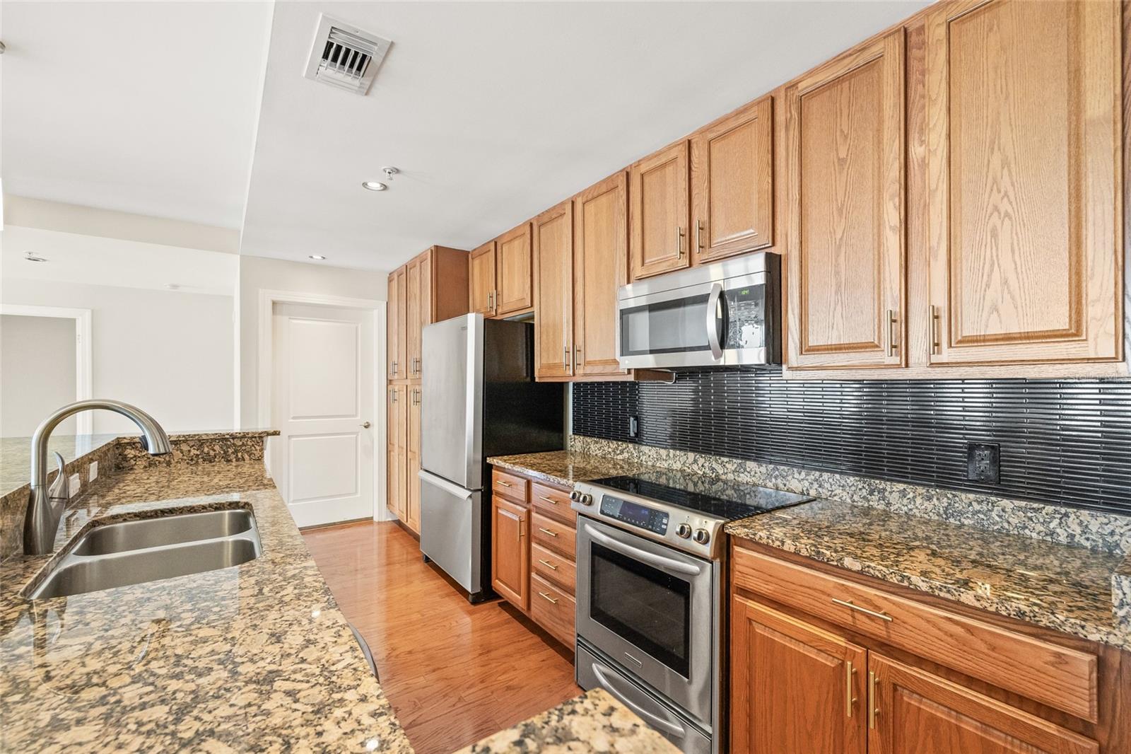 VENTANA A CONDO - Residential Lease