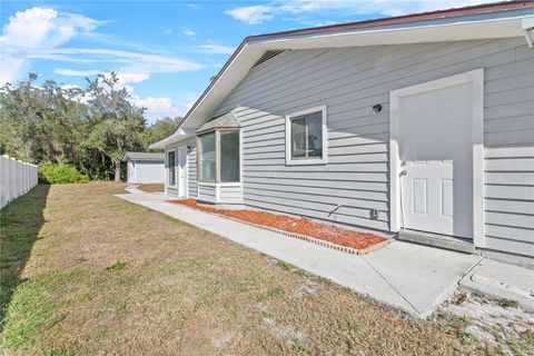 A home in LAKE WALES