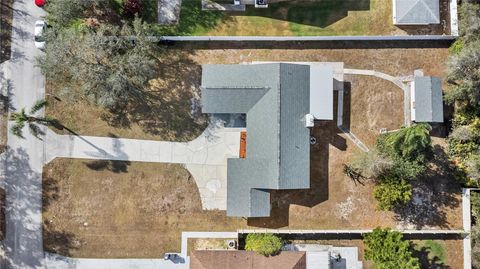 A home in LAKE WALES