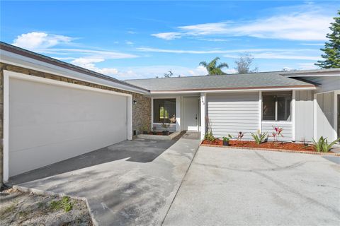 A home in LAKE WALES