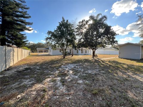 A home in LAKE WALES