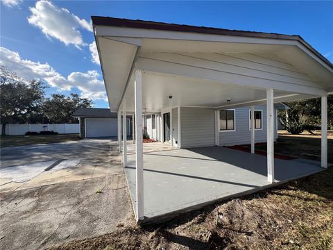 A home in LAKE WALES