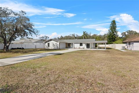 A home in LAKE WALES