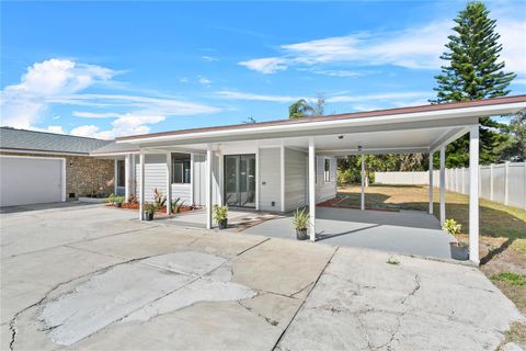 A home in LAKE WALES