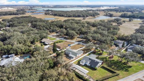 A home in LAKE WALES