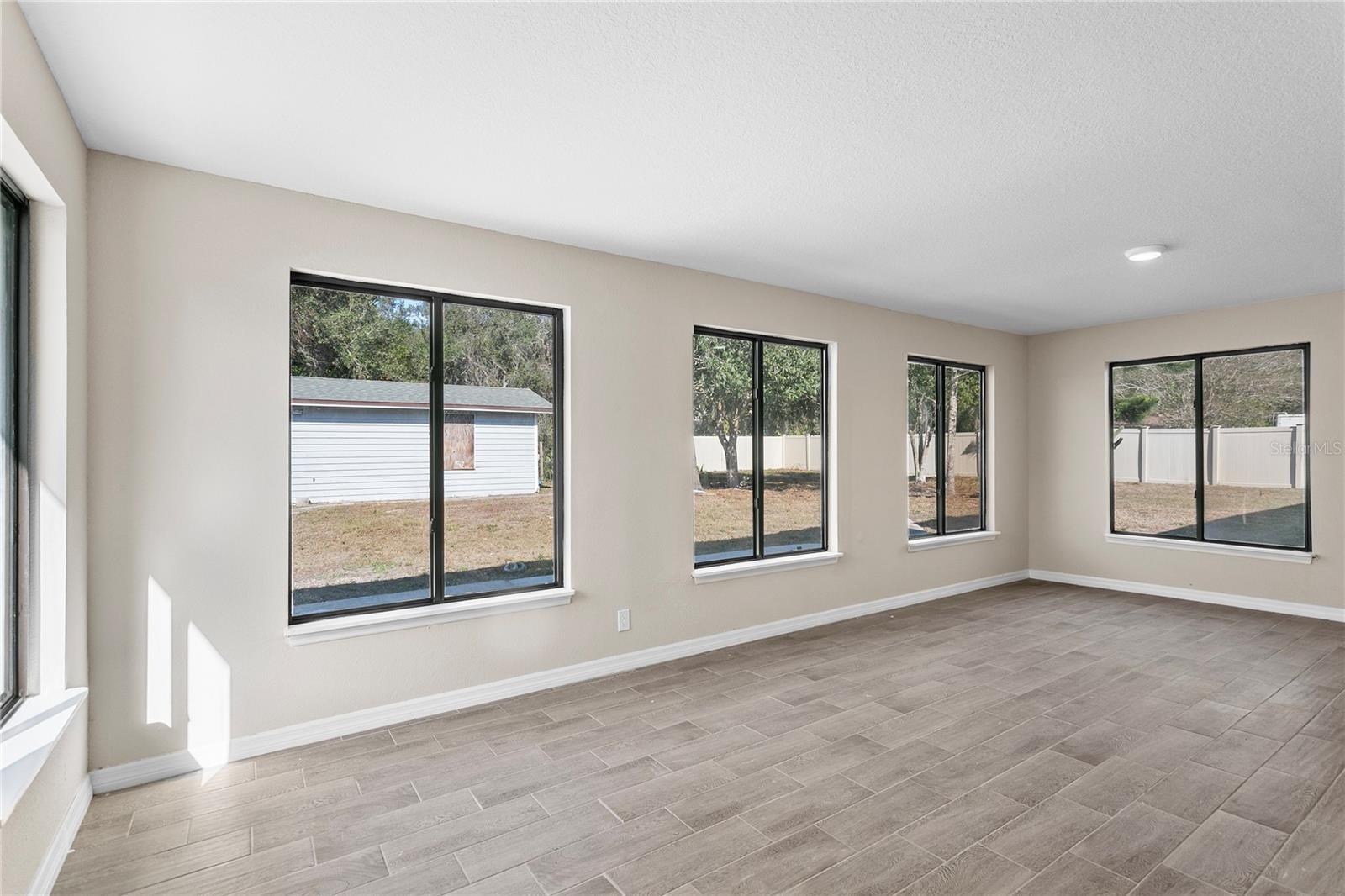 3743 RED OAK COURT