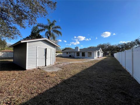 A home in LAKE WALES