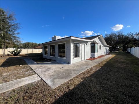 A home in LAKE WALES