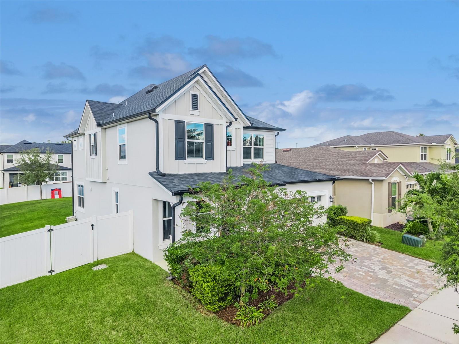 2264 FARNHAM DRIVE