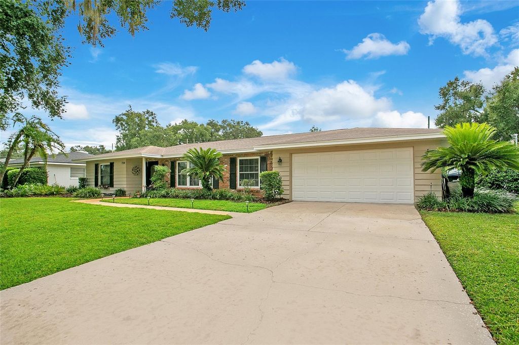 Photo of 726 Albertson Place, Orlando, FL 32806 (MLS # O6350714)