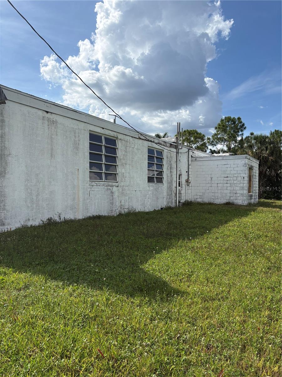 1308 TAMIAMI TRAIL