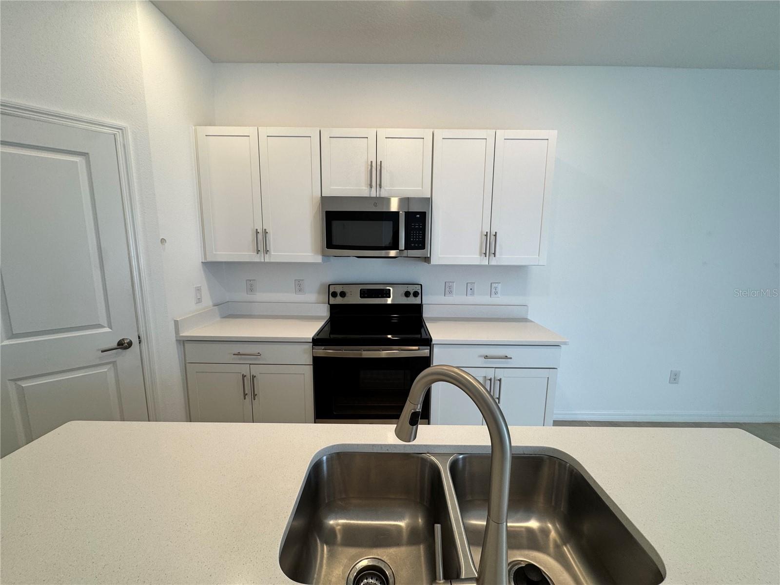 ARTISAN LAKES EDGESTONE NORTH PH I & II - Residential Lease