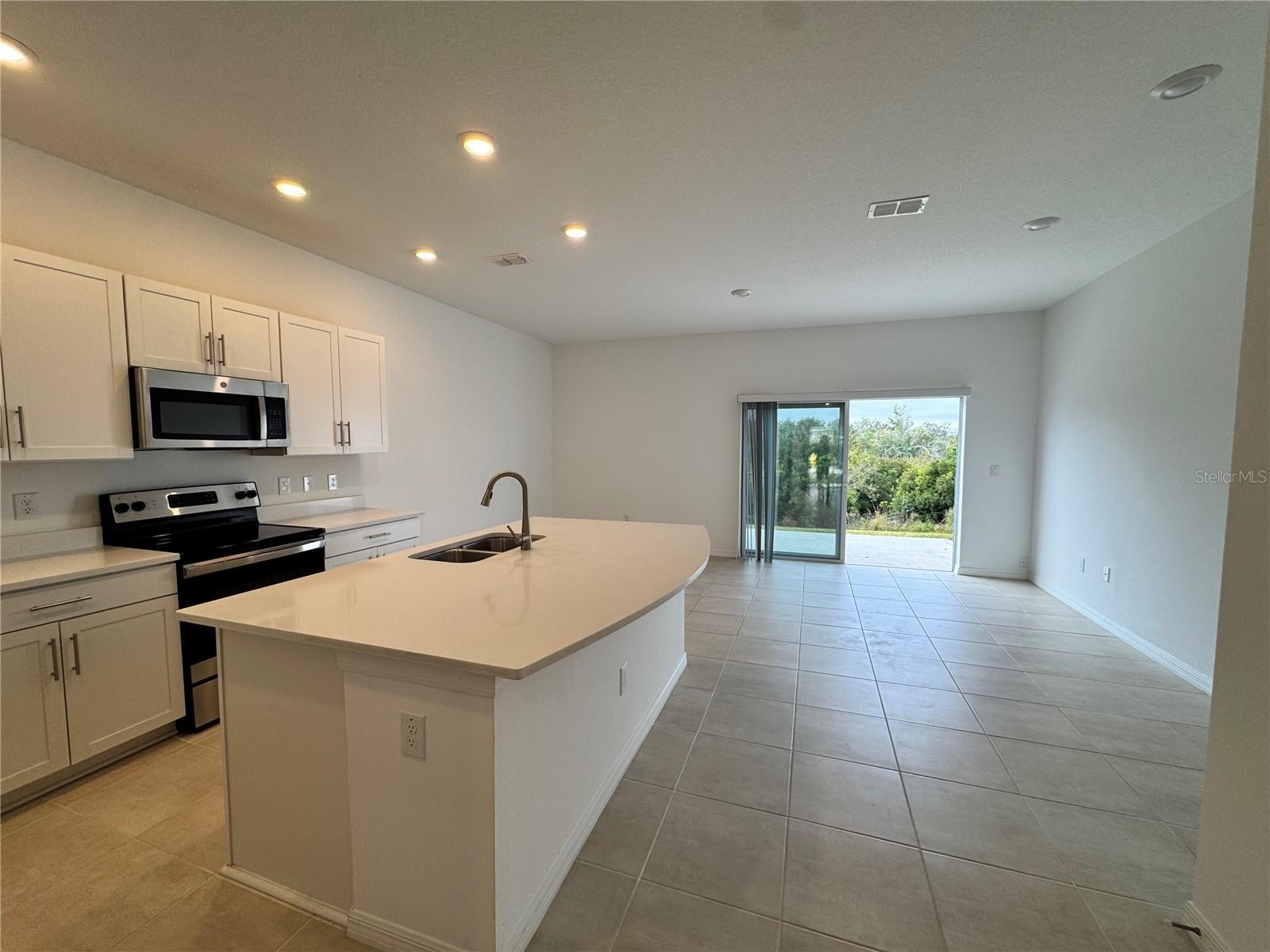 ARTISAN LAKES EDGESTONE NORTH PH I & II - Residential Lease