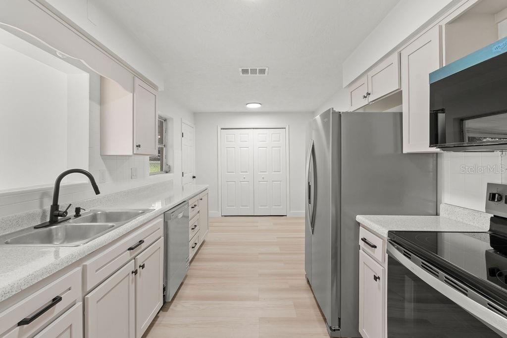 BEVERLY HILLS UNIT 04 - Residential