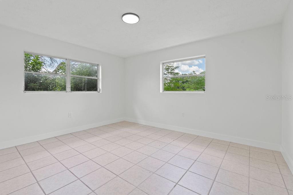 BEVERLY HILLS UNIT 04 - Residential