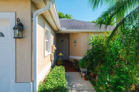 A home in PALMETTO