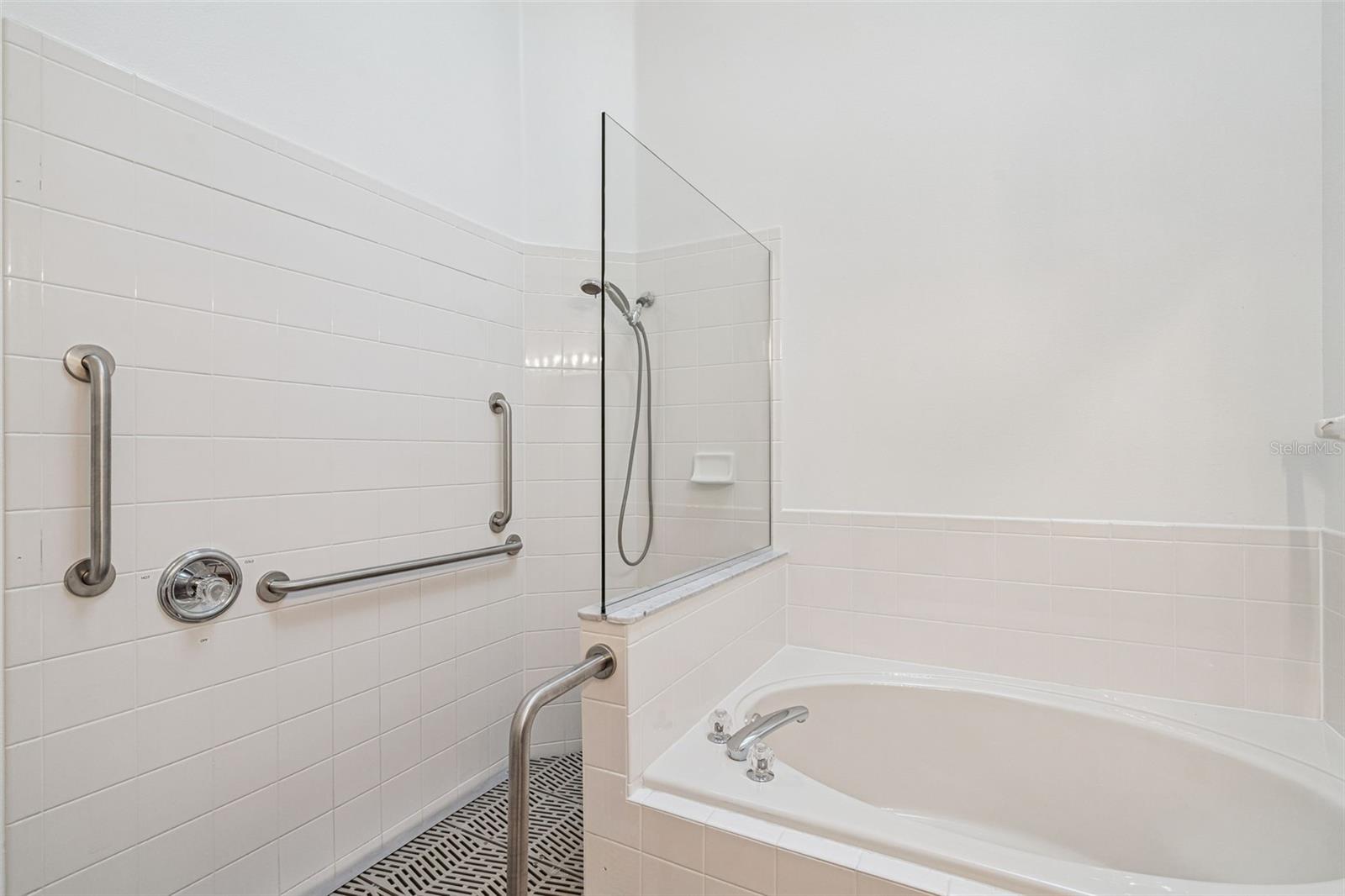 LOST LAKE ESTATES - Residential