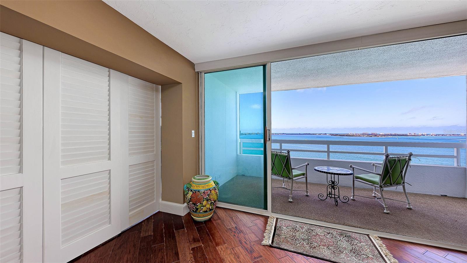 CONDO ON THE BAY TOWER II - Residential