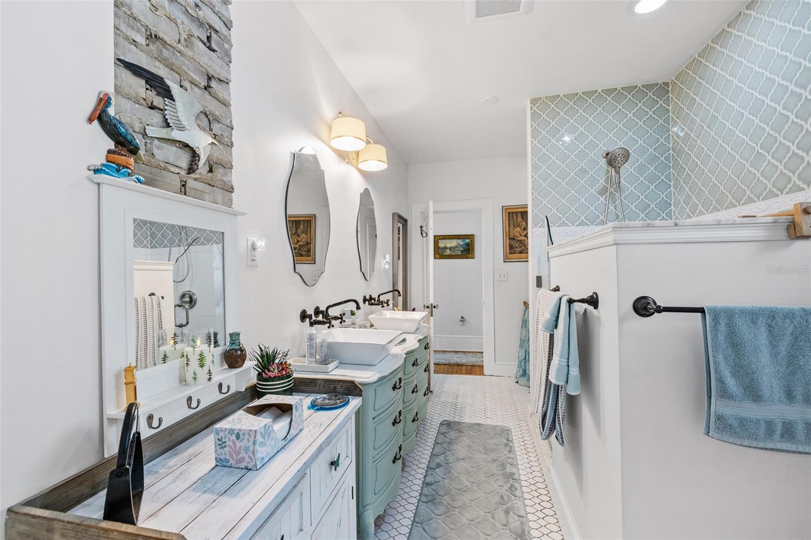 UNIVERSITY TERRACE DELAND - Residential