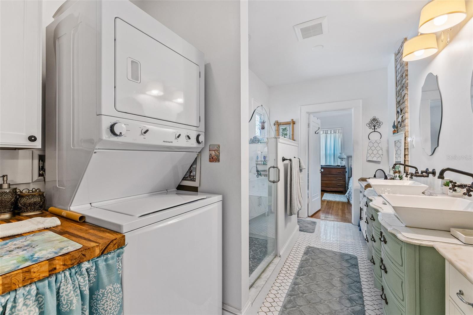 UNIVERSITY TERRACE DELAND - Residential