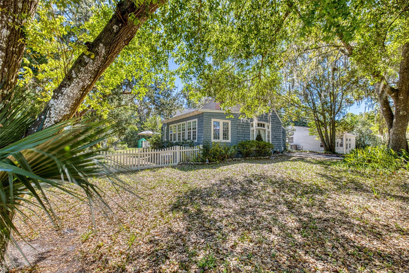 UNIVERSITY TERRACE DELAND - Residential