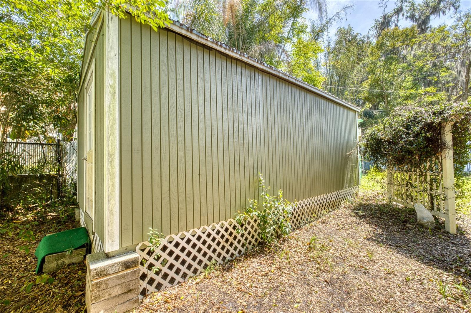 UNIVERSITY TERRACE DELAND - Residential