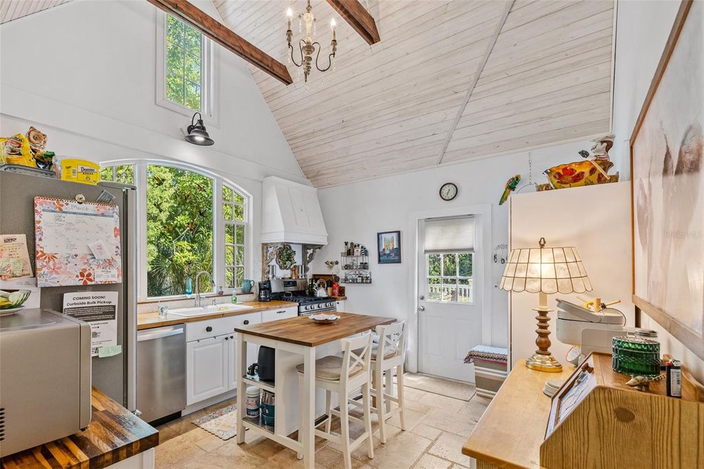 Photo of 623 N Amelia Avenue, Deland, FL 32724 (MLS # V4947976)