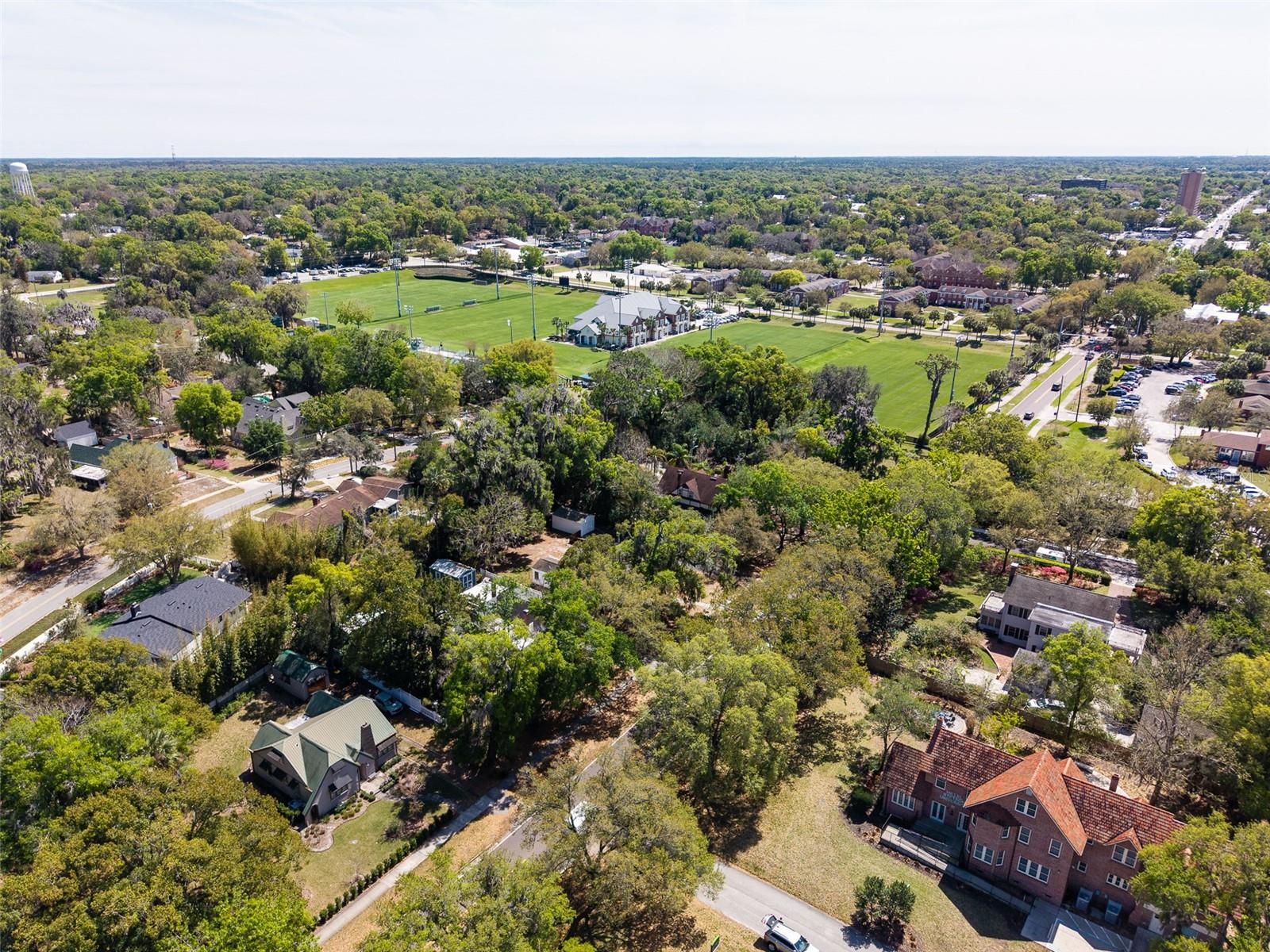 UNIVERSITY TERRACE DELAND - Residential