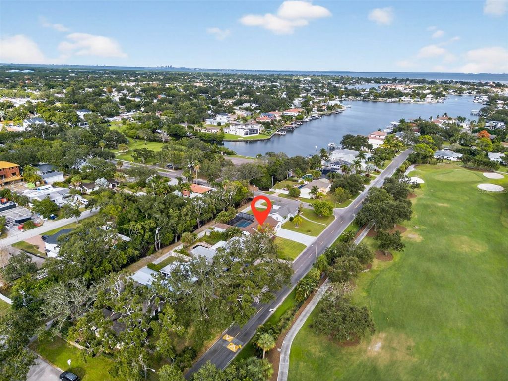 Photo of 533 34th Avenue NE, St Petersburg, FL 33704 (MLS # TB8438577)