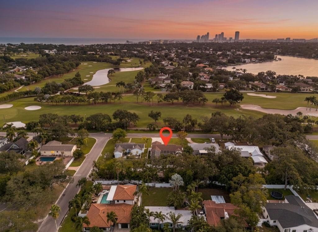 Photo of 533 34th Avenue NE, St Petersburg, FL 33704 (MLS # TB8438577)